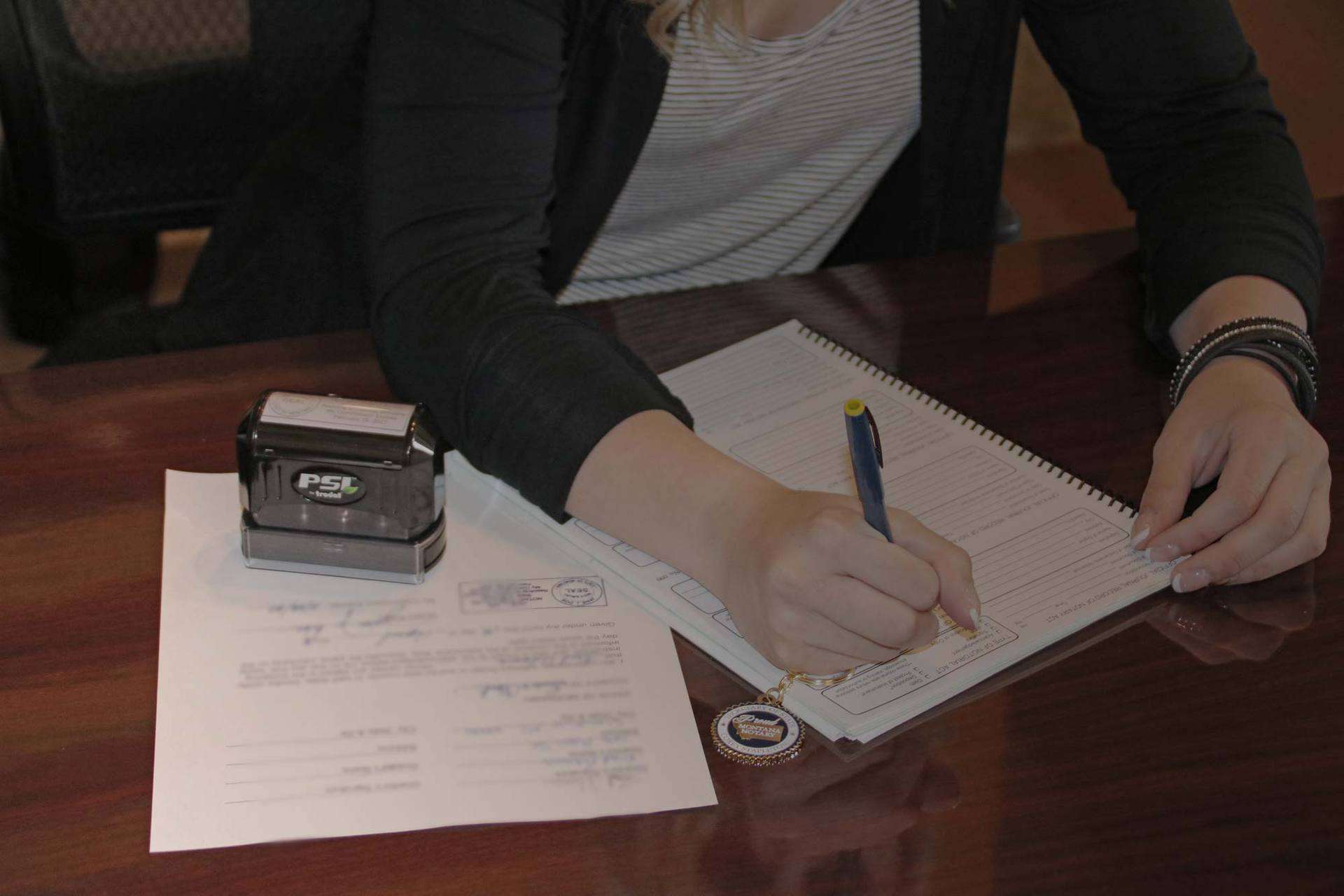 mt-notary-background